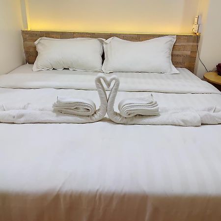 November Hostel Yangon Dış mekan fotoğraf