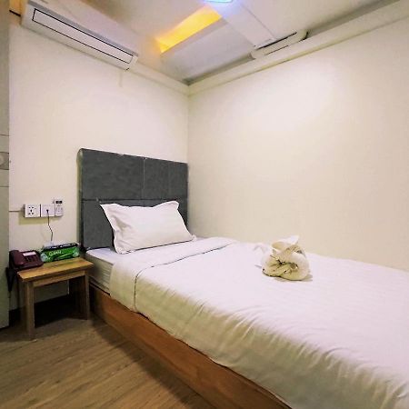 November Hostel Yangon Dış mekan fotoğraf