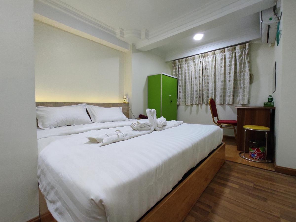 November Hostel Yangon Dış mekan fotoğraf