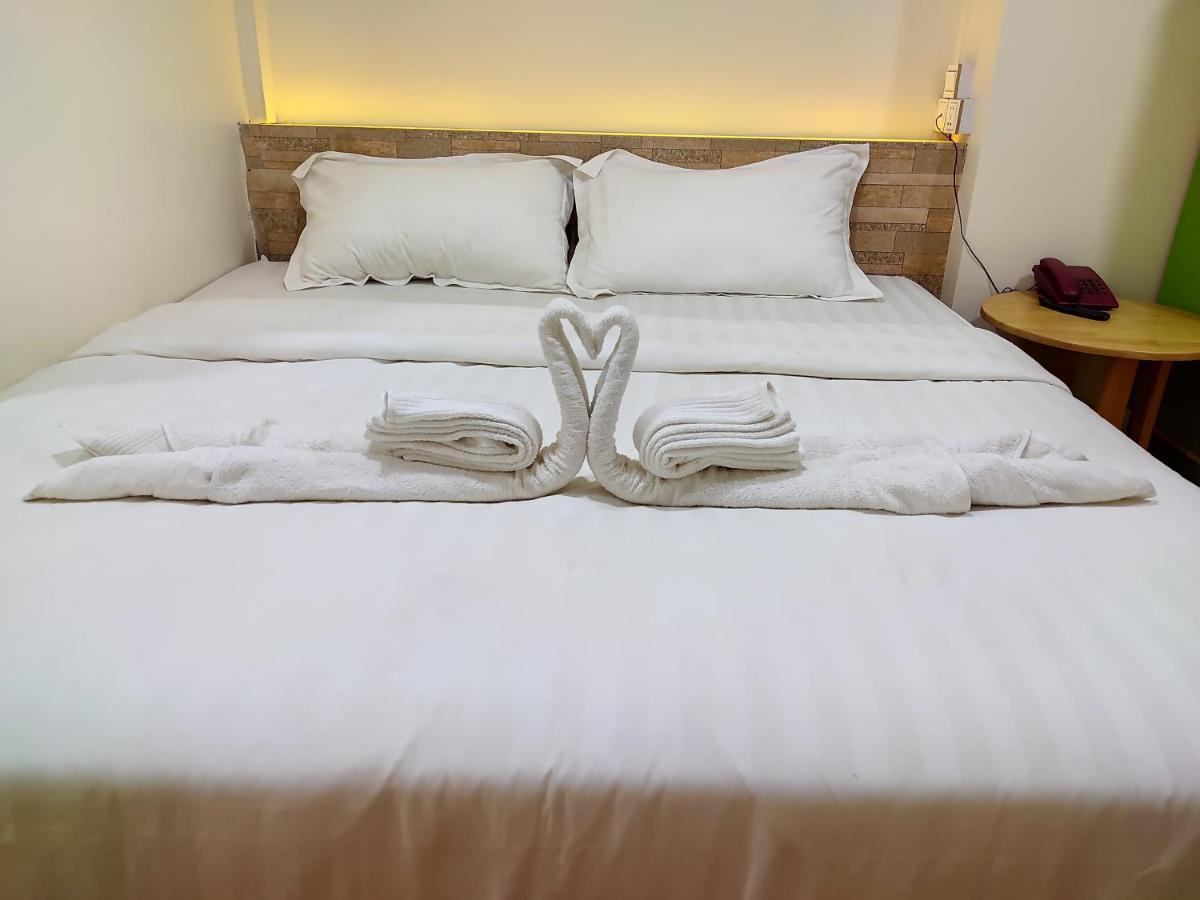 November Hostel Yangon Dış mekan fotoğraf