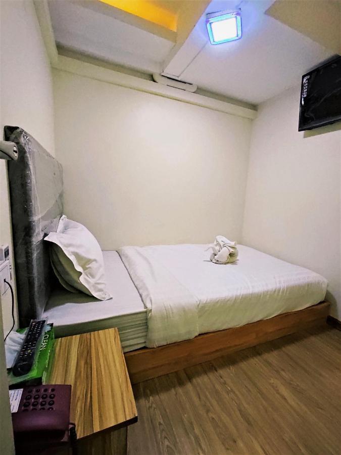 November Hostel Yangon Dış mekan fotoğraf