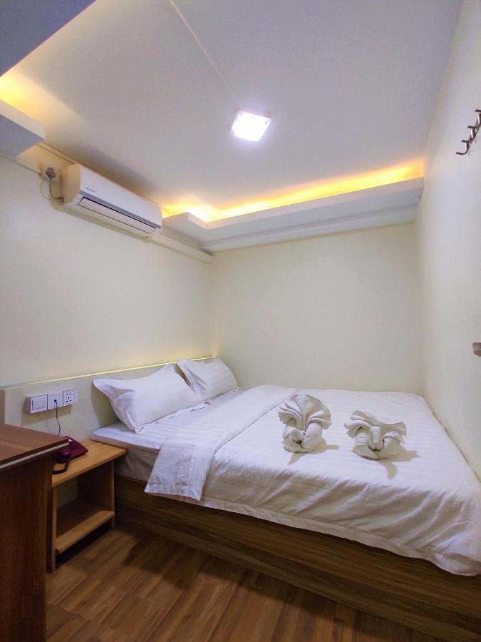 November Hostel Yangon Dış mekan fotoğraf