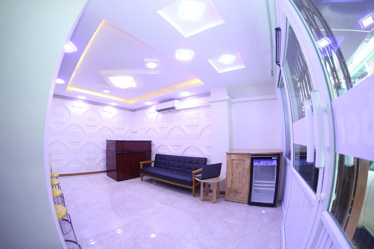 November Hostel Yangon Dış mekan fotoğraf
